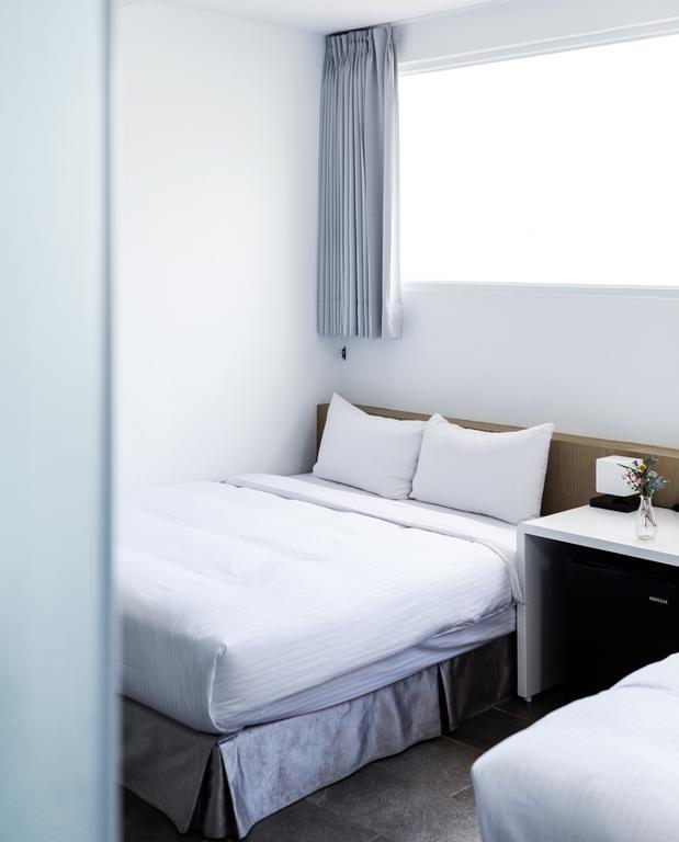 เดอะ เฮ้าส์ บีแอนด์บี Bed & Breakfast Shanjiao ภายนอก รูปภาพ